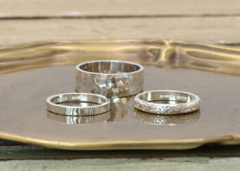 ハンマーテクスチャー仕上げの新作リング