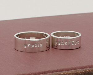 幅広リングの文字入り